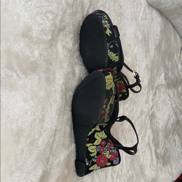 Guess Platform Shoes - Picture 5 of 6